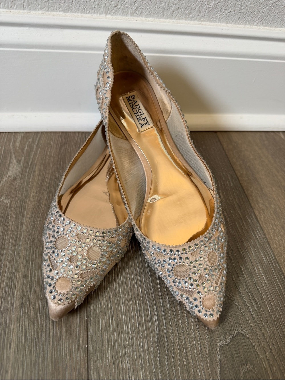 Badgley Mischka Women's Gigi Rhinestone Pointed Toe Flat Ivory Women’s Size 9